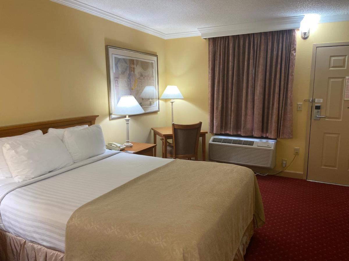 Hotel Bryson Mount Airy